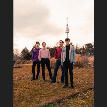 (c) Der Nino aus Wien