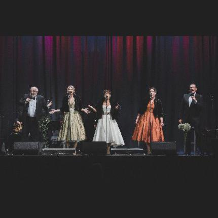 Schlageranfall - Viktor Gernot, Michael Niavarani, Ariana Schirasi Fard, Jennifer Frankl, Katharina Dorian (c) Lukas Fassl