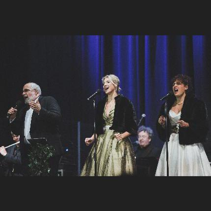 Schlageranfall - Michael Niavarani, Ariana Schirasi Fard, Jennifer Frankl, (c) Lukas Fassl
