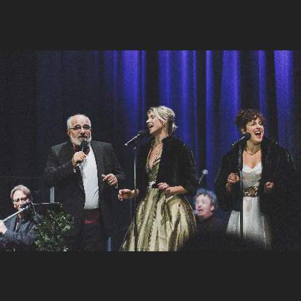 Schlageranfall - Michael Niavarani, Ariana Schirasi Fard, Jennifer Frankl, (c) Lukas Fassl